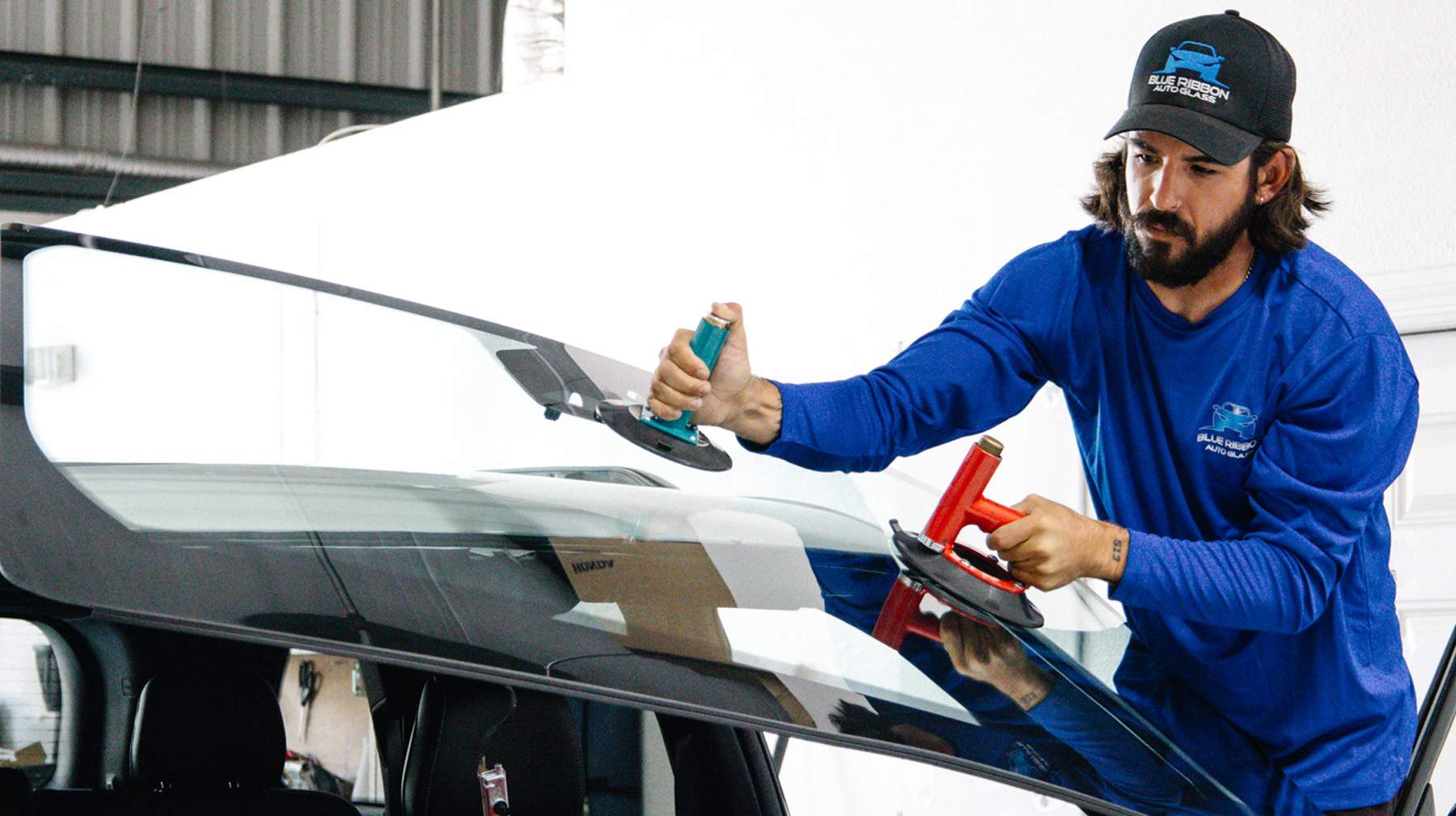 What Actually Happens During a Windshield Replacement?