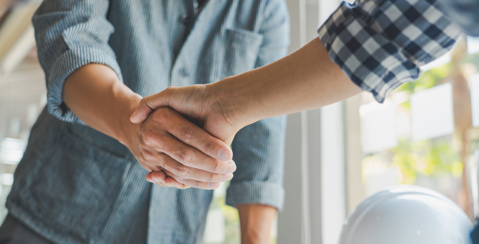 Why Local Insurance Agents and Dealerships Trust Blue Ribbon Auto Glass